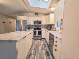 502 Centre Avenue, Brandon, MB R7C0A4 Photo 14