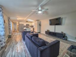 502 Centre Avenue, Brandon, MB R7C0A4 Photo 8