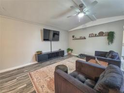 502 Centre Avenue, Brandon, MB R7C0A4 Photo 10