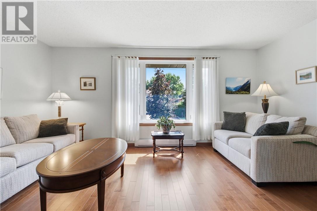 78 Field, Lively — photo 6