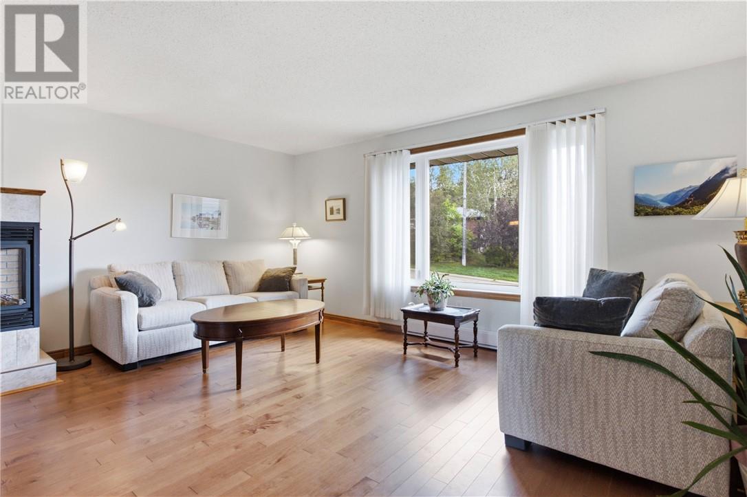 78 Field, Lively — photo 7