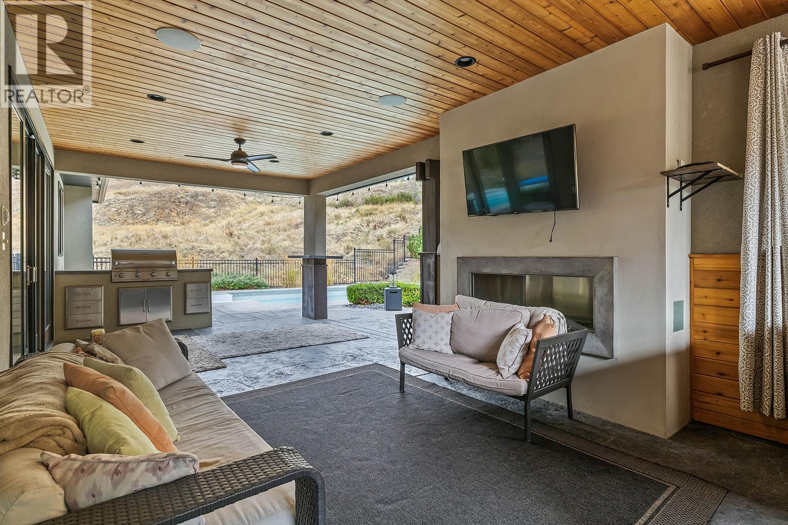 526 Caramillo Court, Kelowna