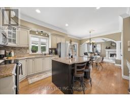 Family room - 140 Taylorwood Court, Oshawa, ON L1G7V7 Photo 9