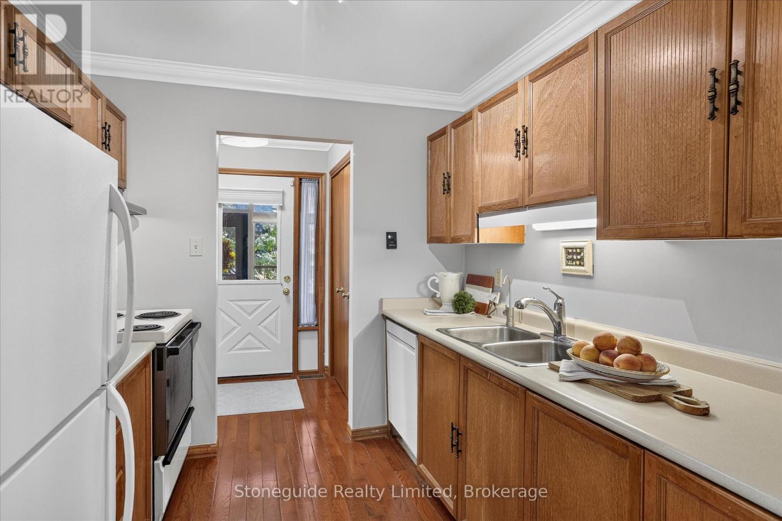 1185 HUNTINGTON CIRCLE - 13
