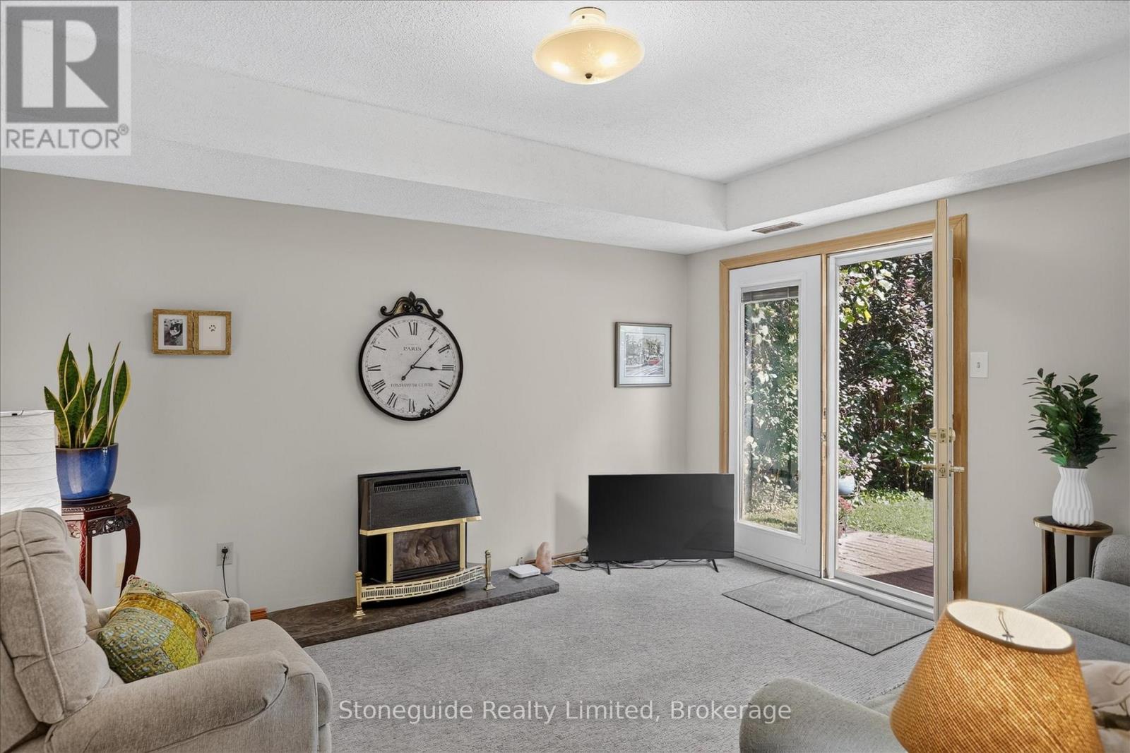 1185 HUNTINGTON CIRCLE - 20