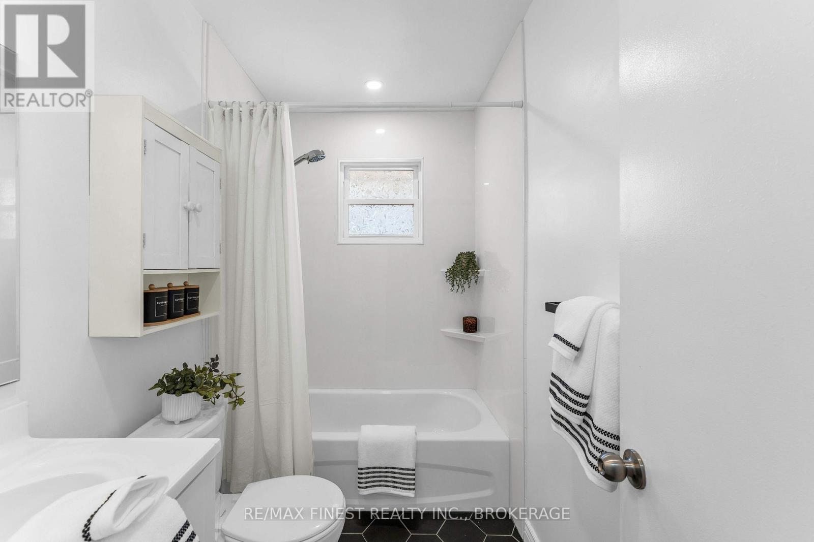330 MEADOWCREST ROAD - Image 25