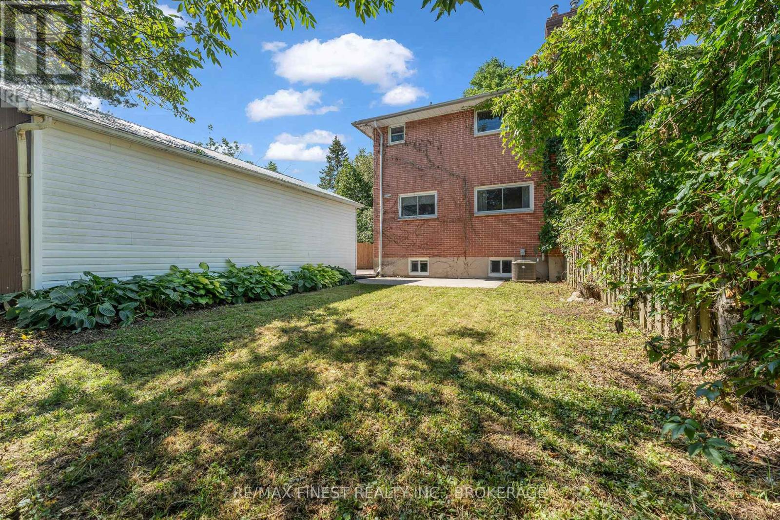 330 MEADOWCREST ROAD - 42