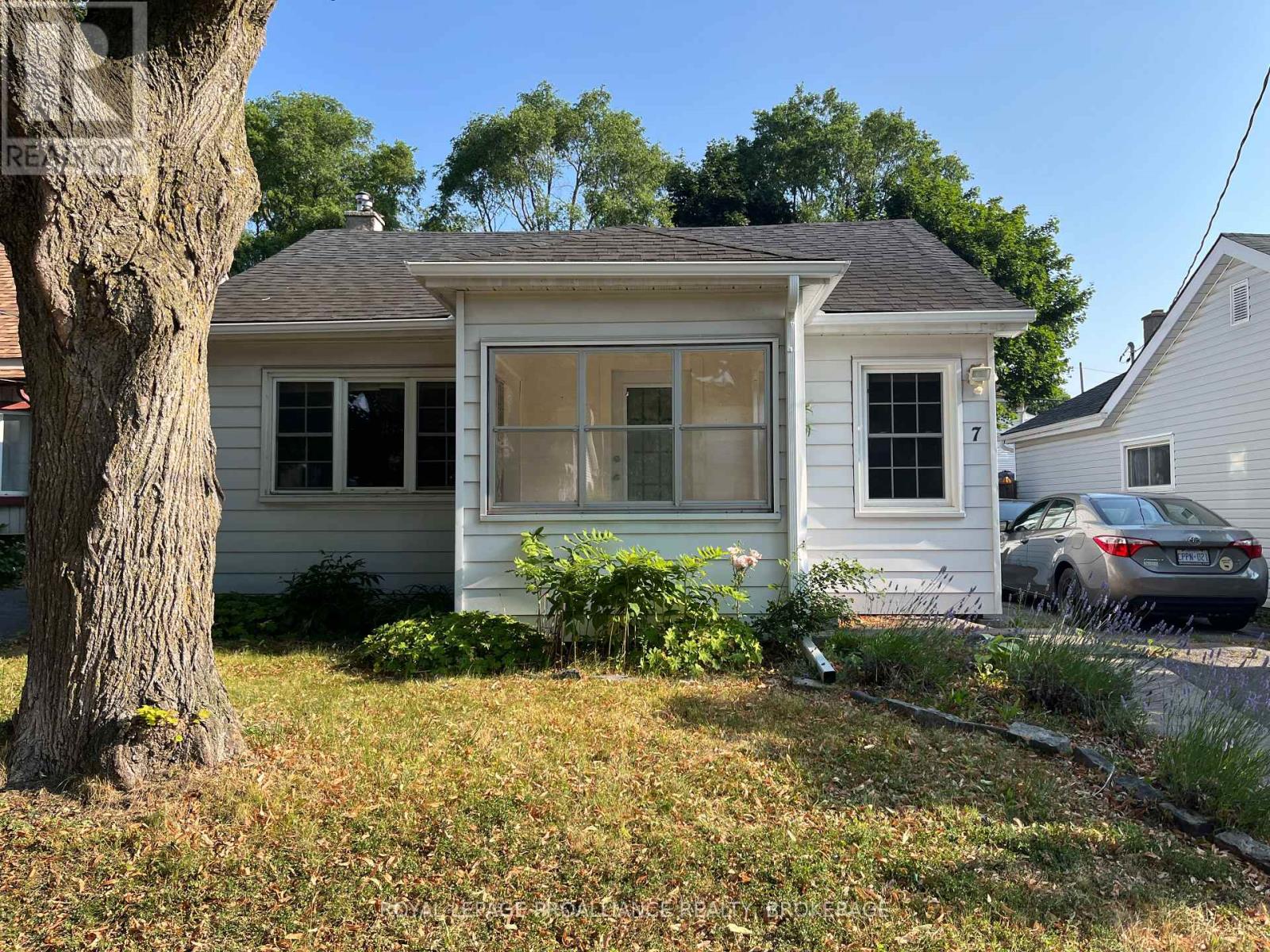 7 THIRD AVENUE, Kingston (East of Sir John A. Blvd)