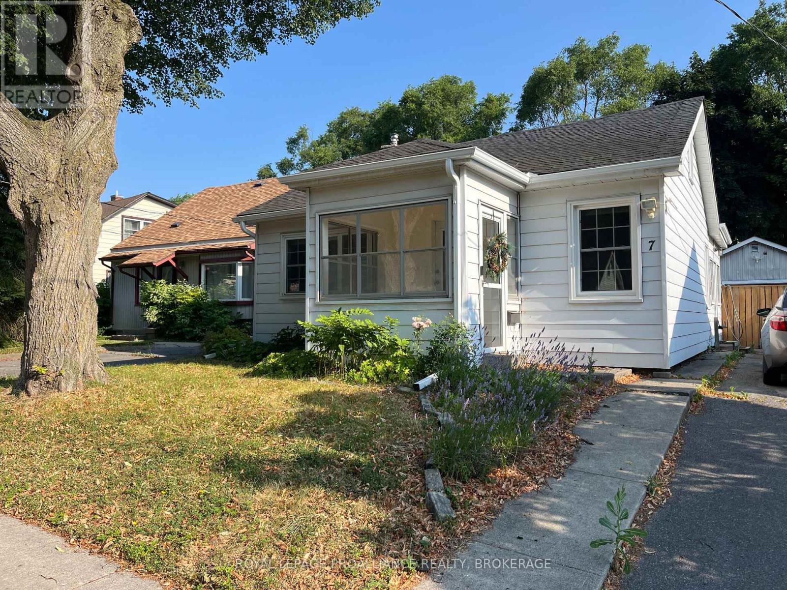 7 THIRD AVENUE, Kingston (East of Sir John A. Blvd) — photo 3