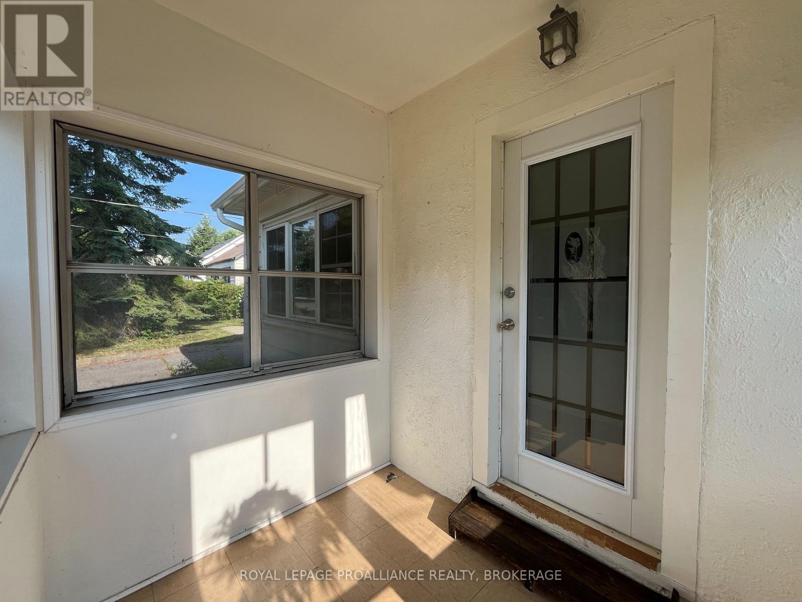 7 THIRD AVENUE, Kingston (East of Sir John A. Blvd) — photo 4