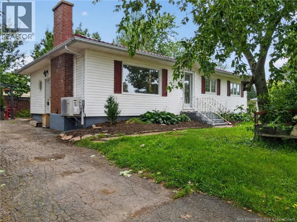 305 Todd Street, Riverview — photo 2