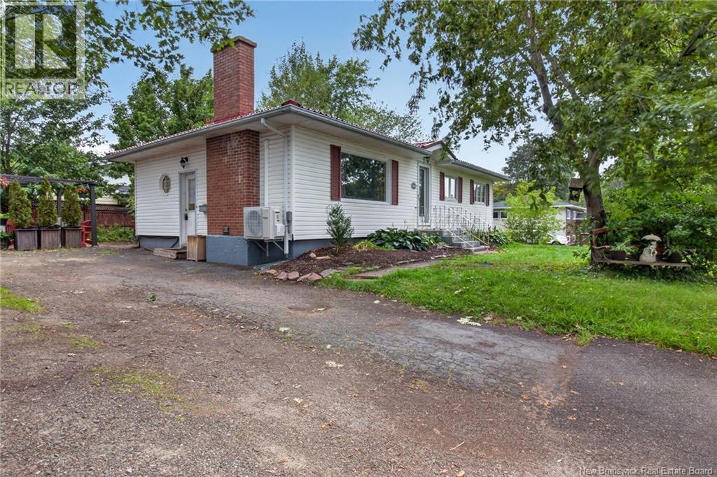 305 Todd Street, Riverview — photo 3