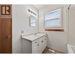Laundry room - 2640 Argyle Avenue, Kamloops, BC V2B4T8 Photo 11