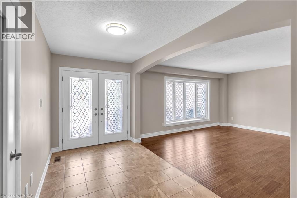 69 HUNTER Way, Brantford — photo 6