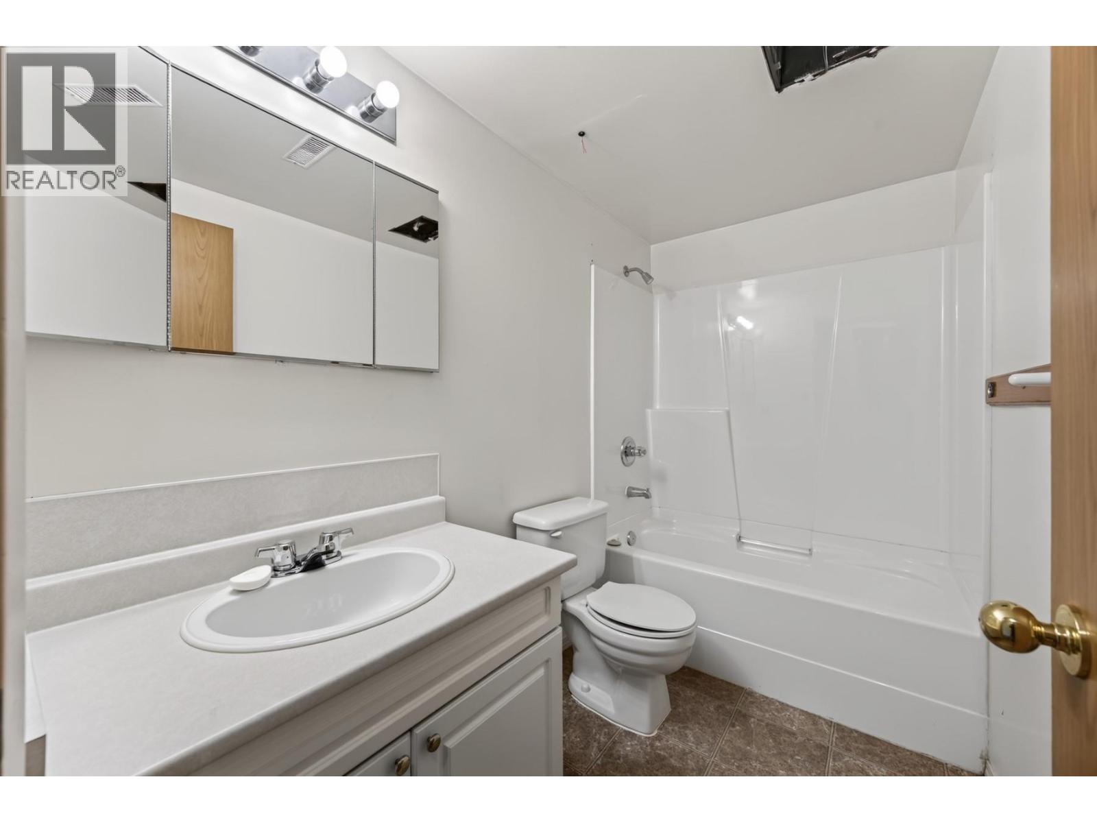 1037 Dundas Street - 25