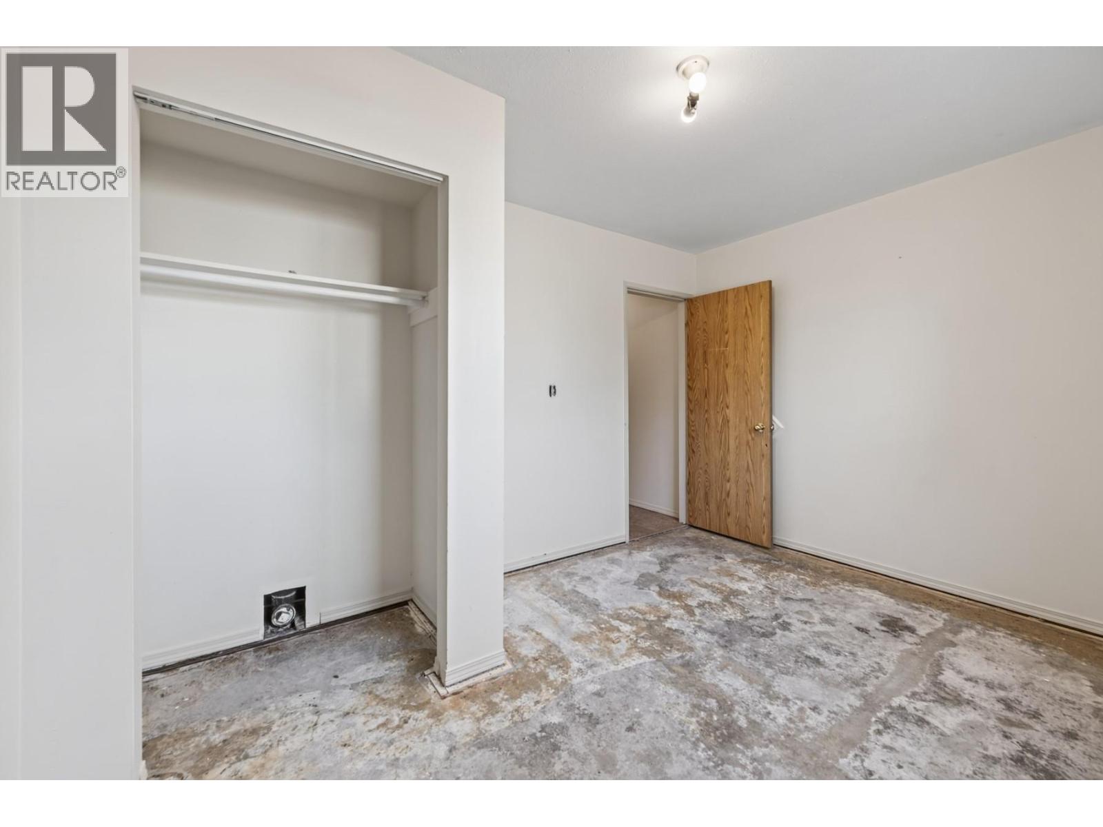 1037 Dundas Street - 29