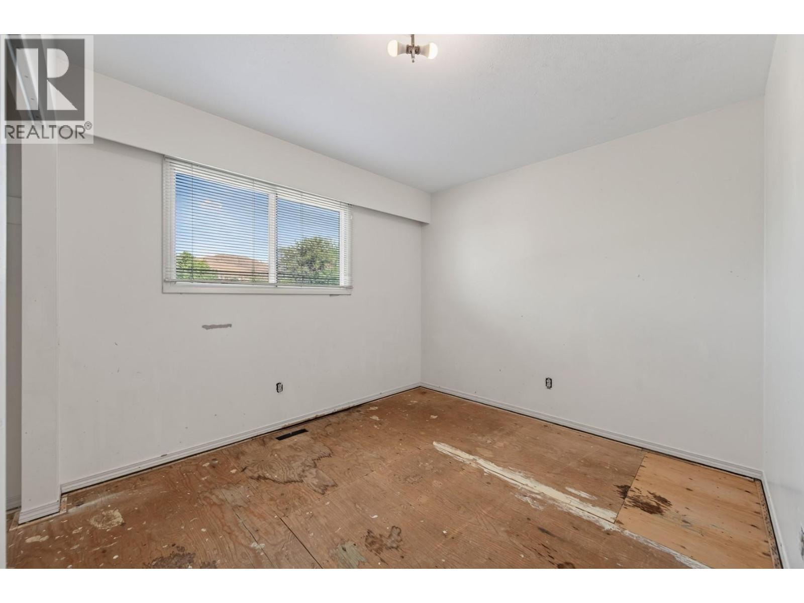 1037 Dundas Street - 21