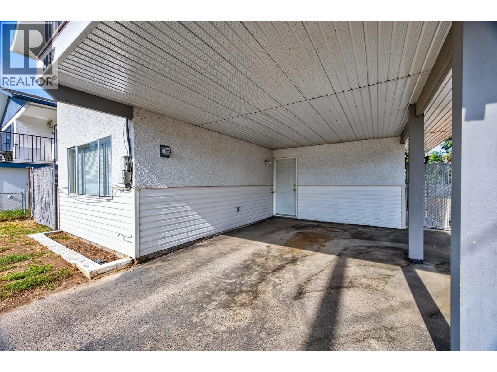 1037 Dundas Street - 35