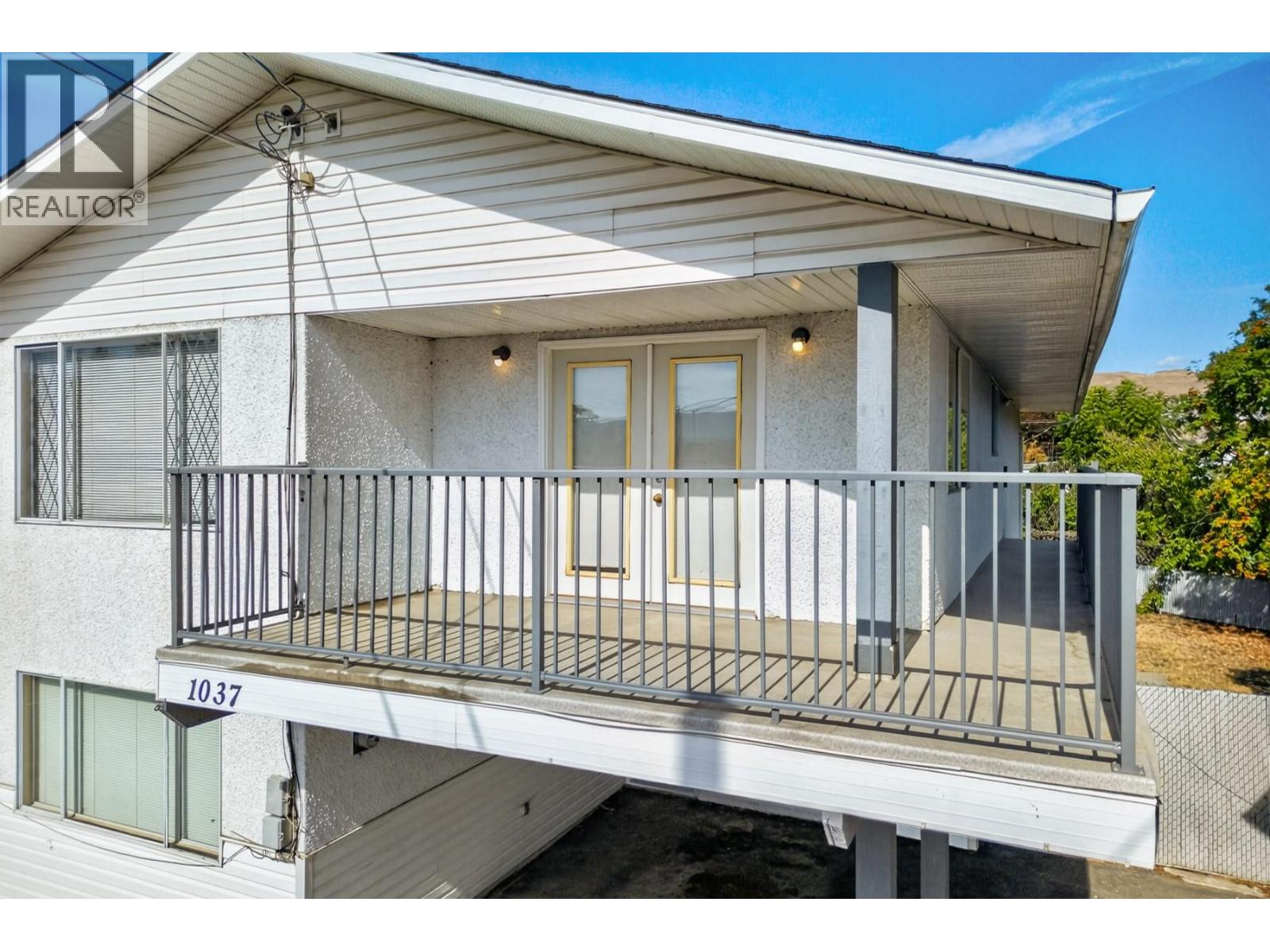 1037 Dundas Street - 11