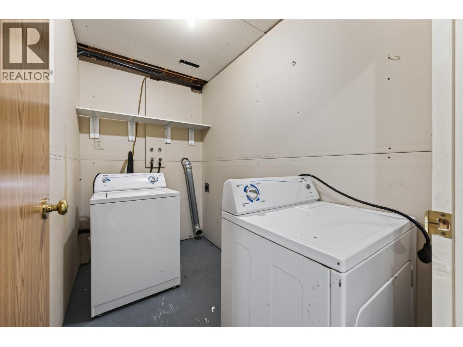 1037 Dundas Street - 30