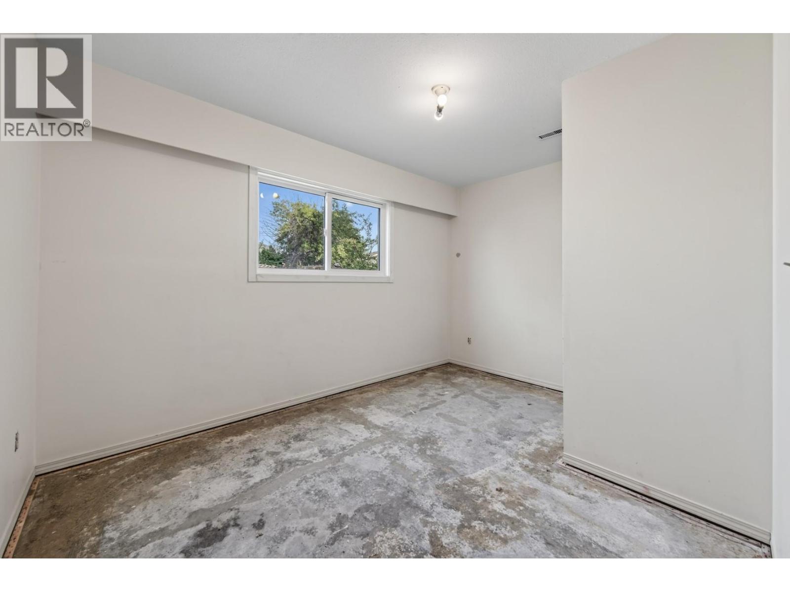 1037 Dundas Street - 28