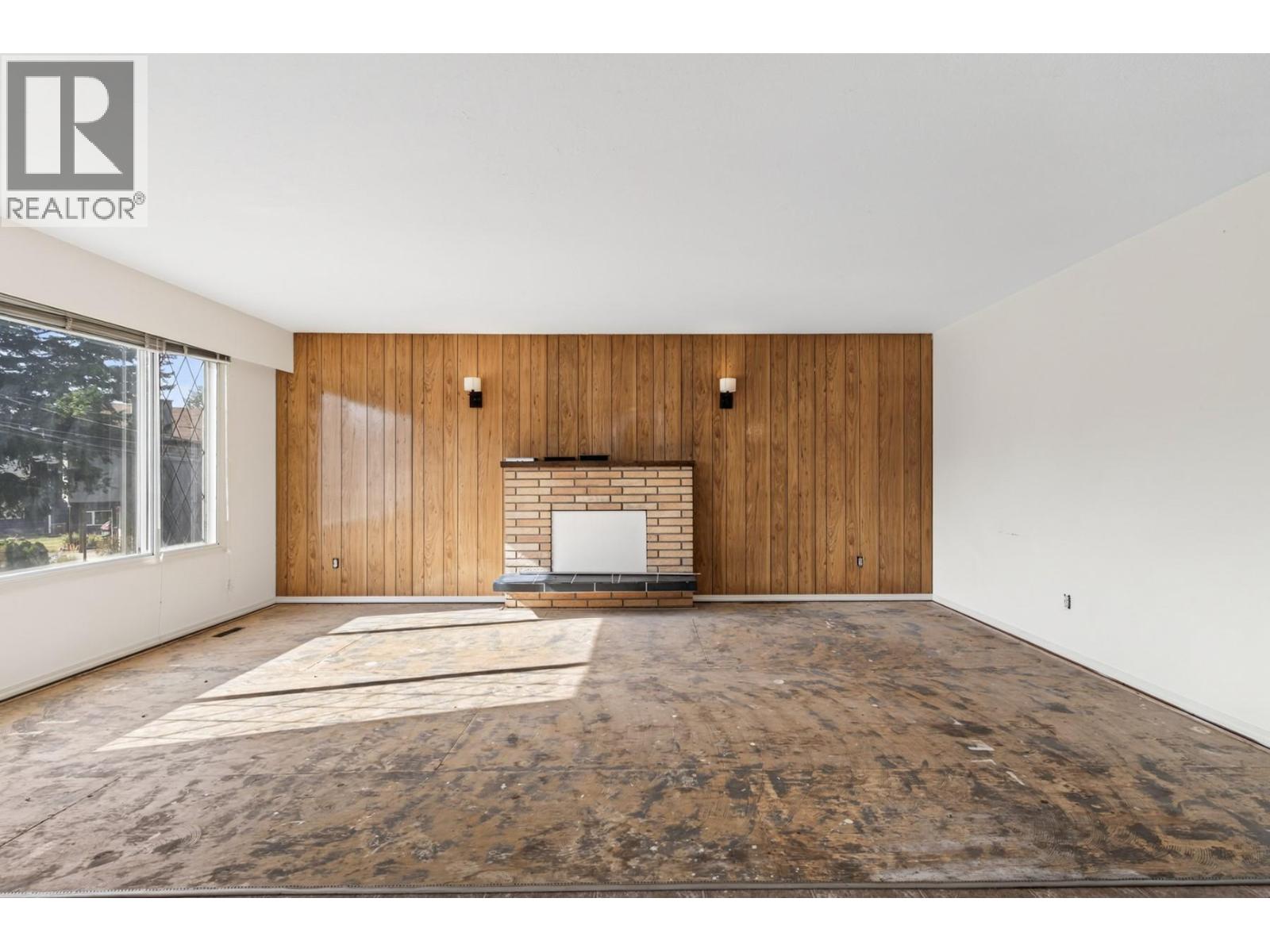 1037 Dundas Street - 4