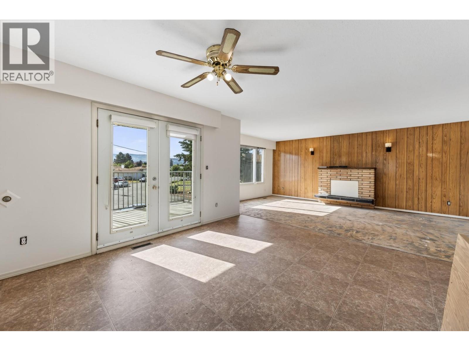 1037 Dundas Street - 15