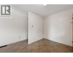 Foyer - 1037 Dundas Street, Kamloops, BC V2B2T1 Photo 9