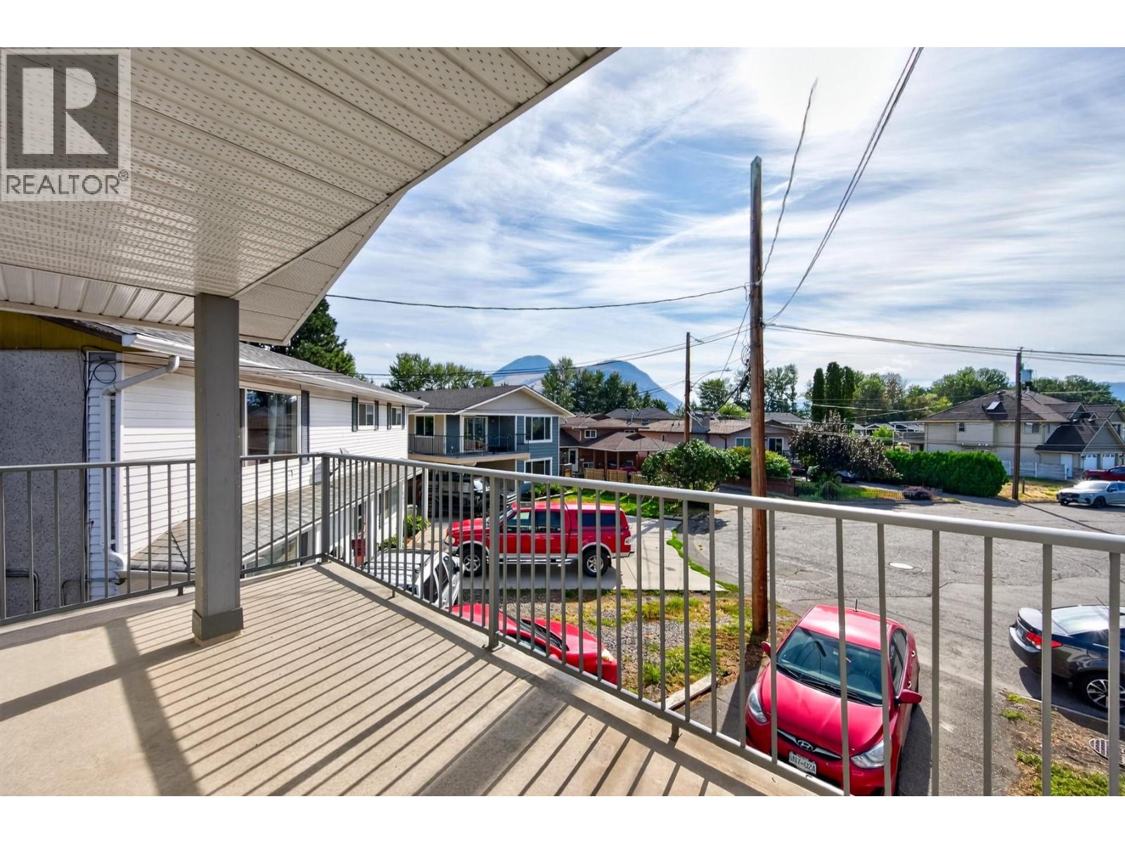 1037 Dundas Street - 12
