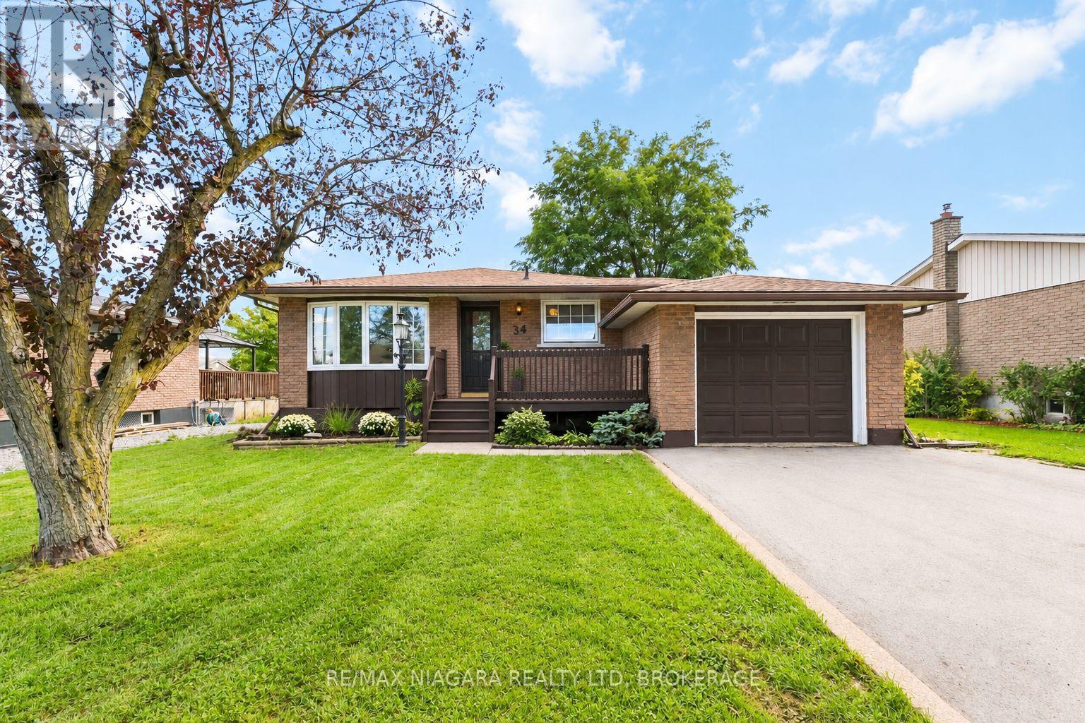 34 ROYAL ROAD, Port Colborne (Main Street)