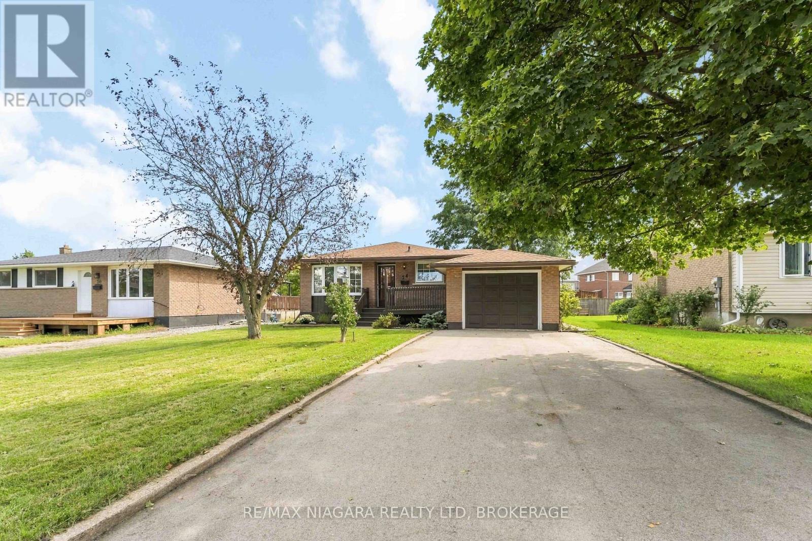 34 ROYAL ROAD, Port Colborne (Main Street) — photo 2