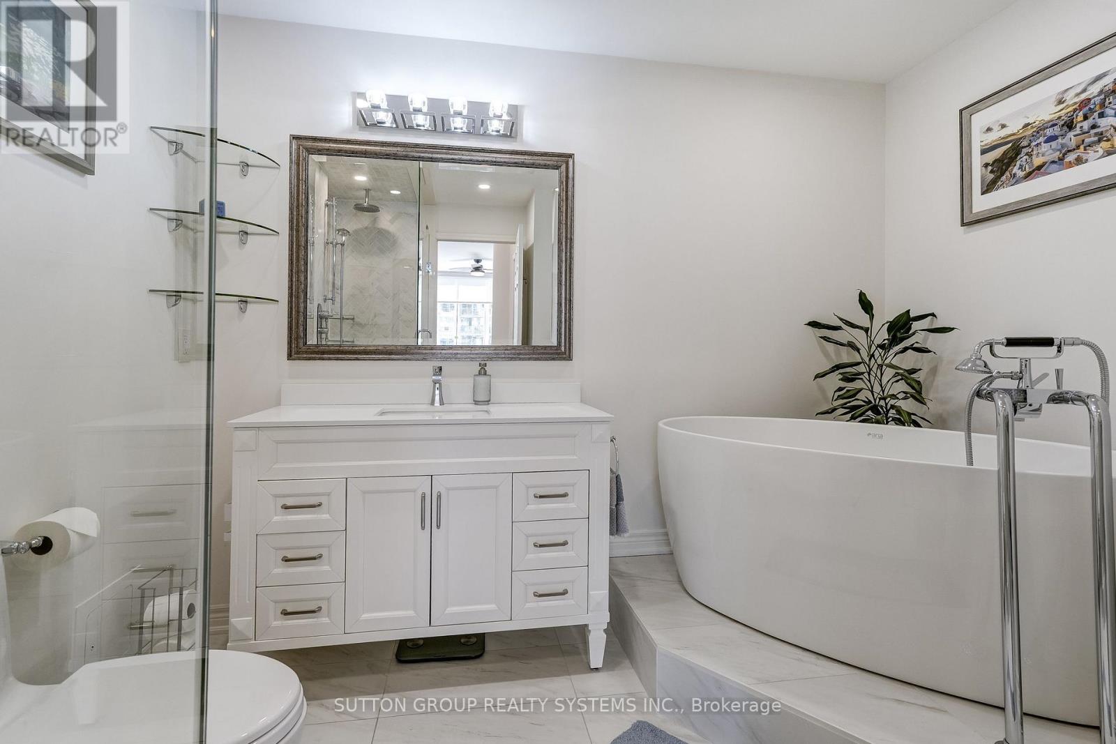 #PH807 39 JARVIS STREET - 24