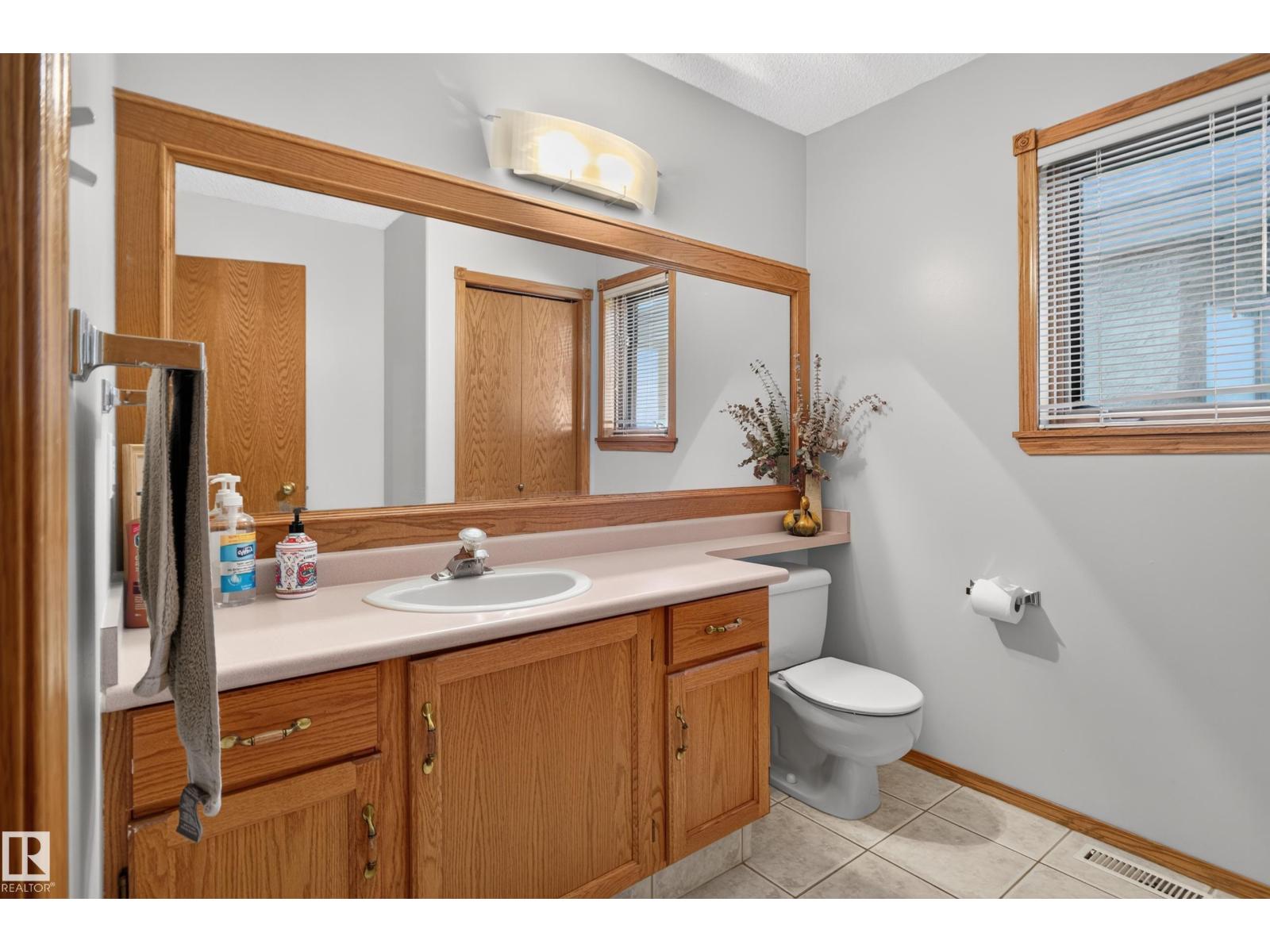 15819 58 ST NW - 23