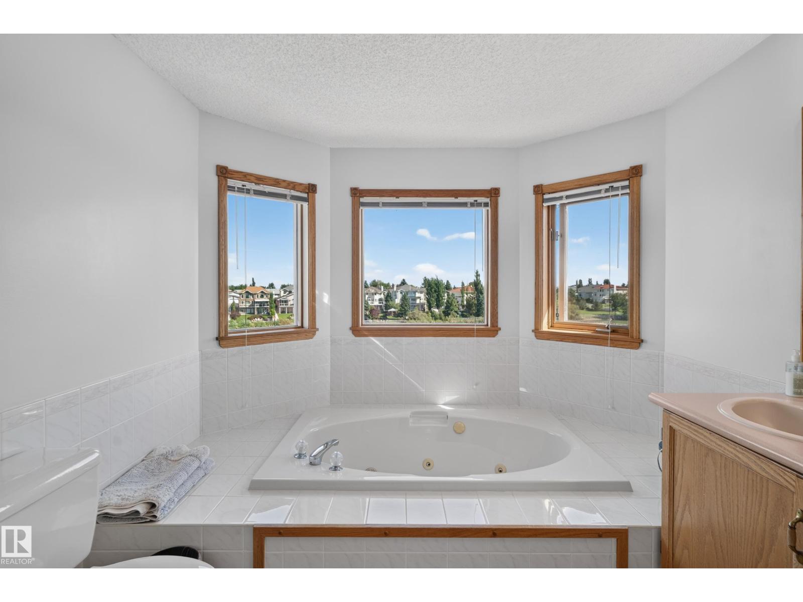 15819 58 ST NW - 29