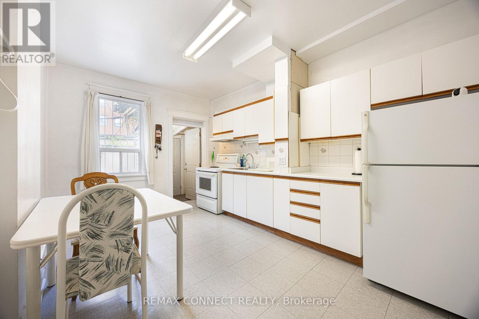 60 HAZELWOOD AVENUE - 8