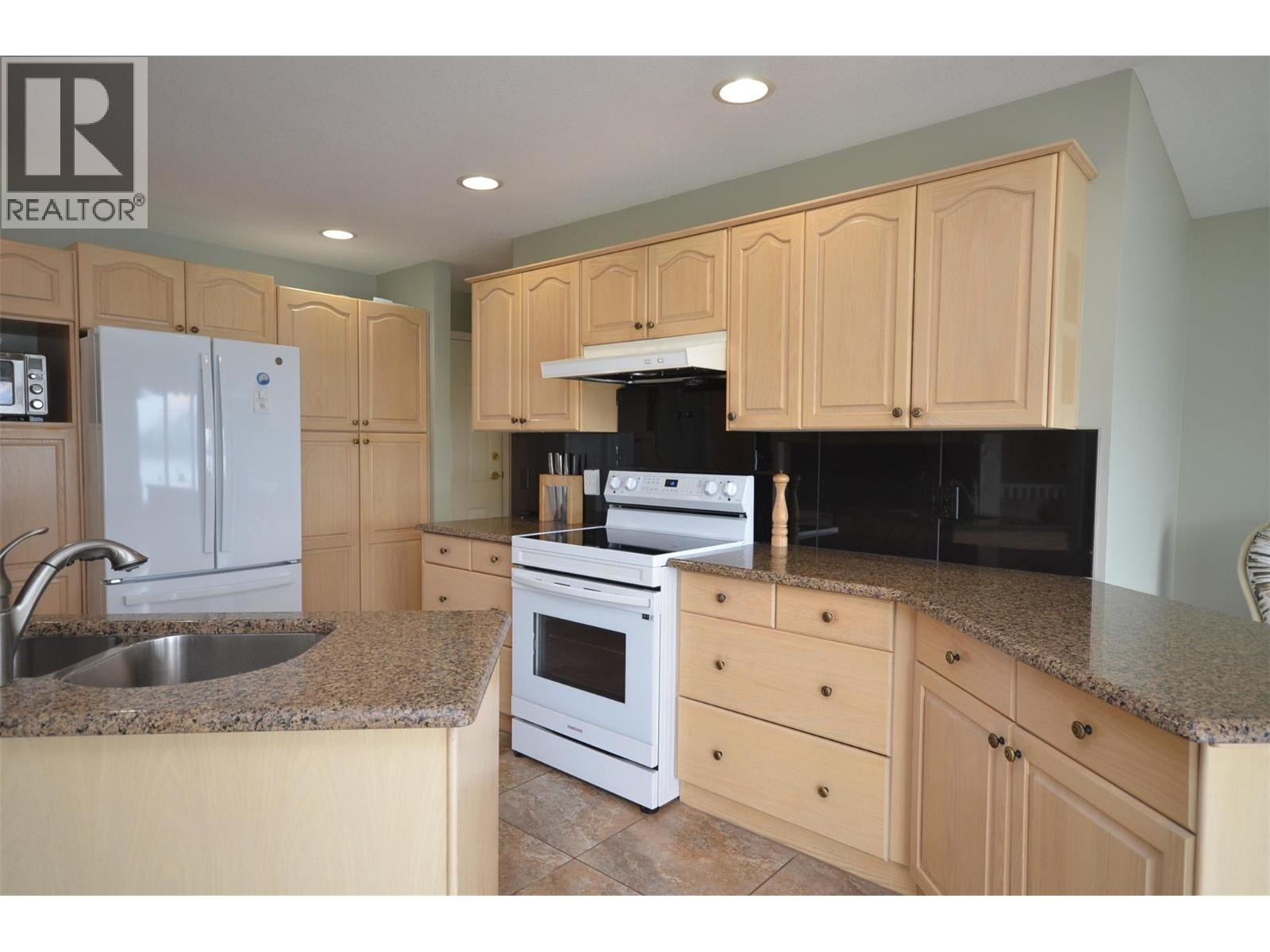 7927 Stoneridge Drive - 28