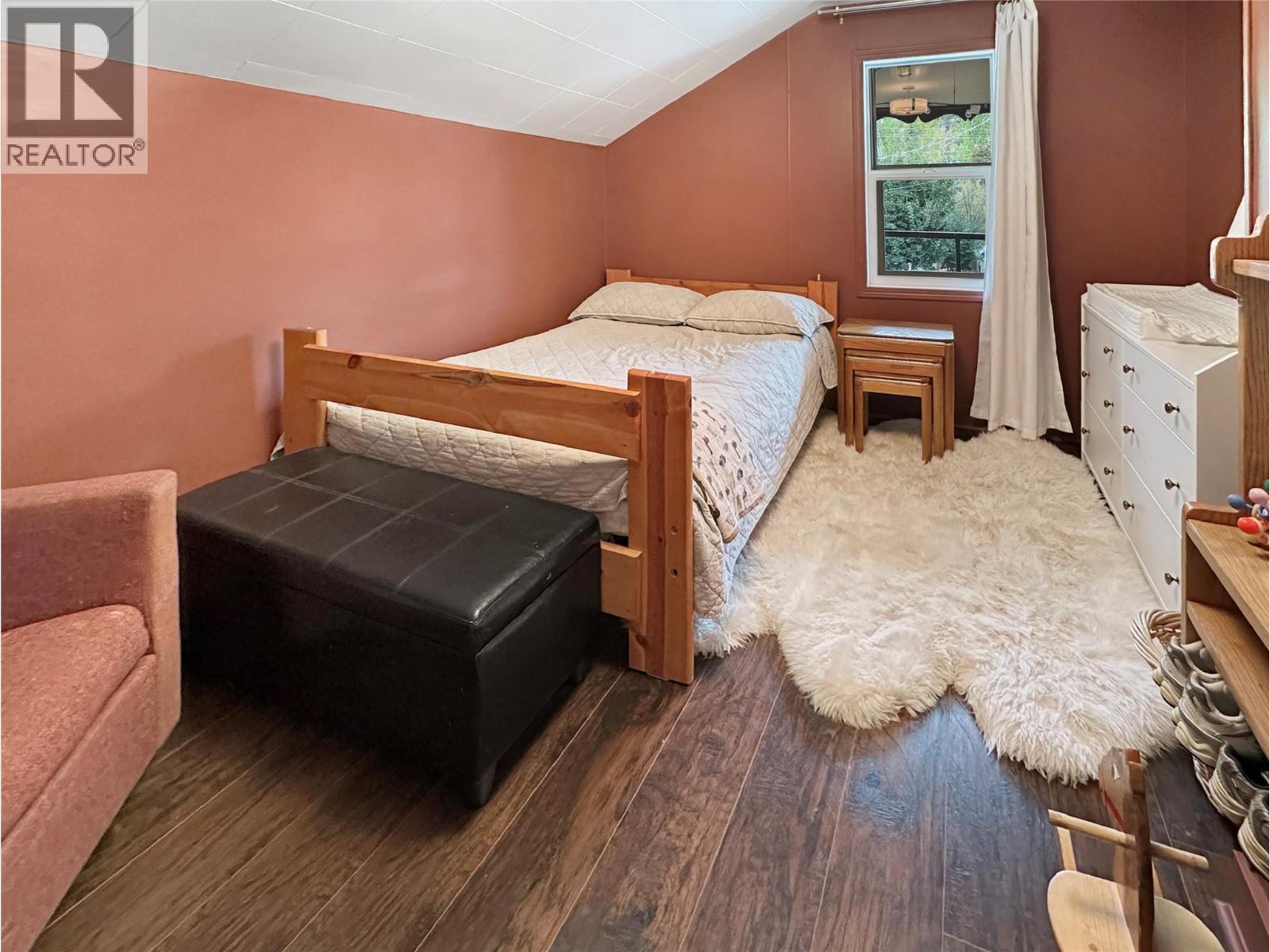 396 BURTON Avenue - 25