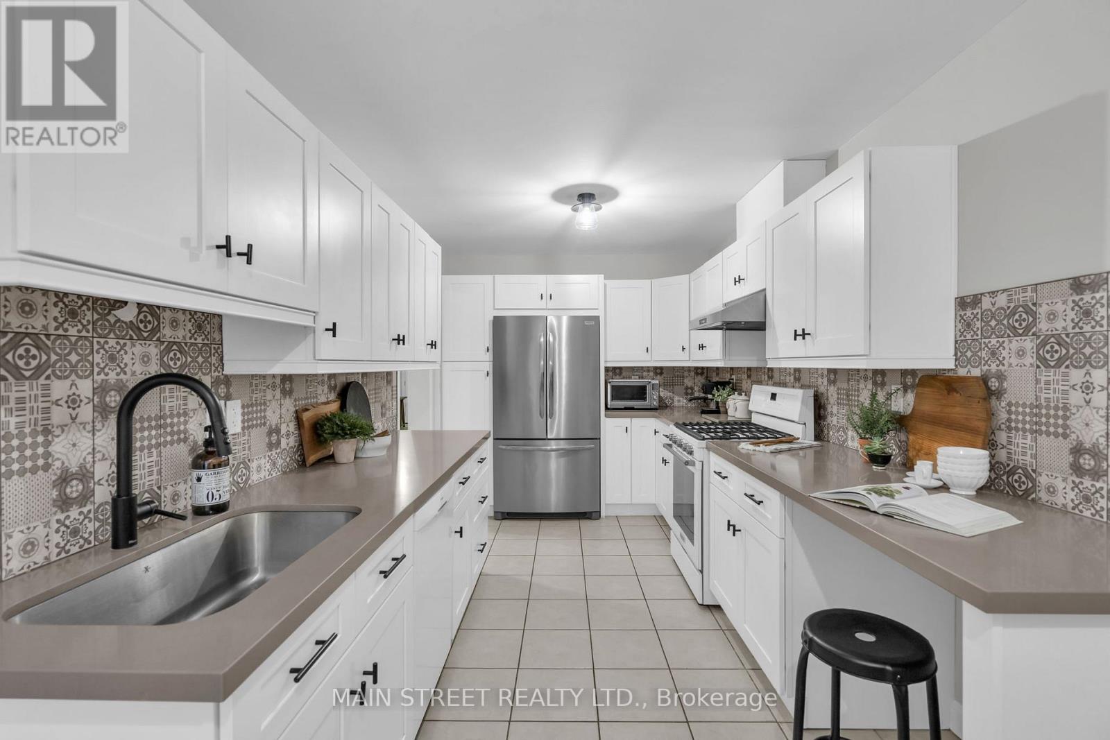 821 JOE PERSECHINI DRIVE, Newmarket (Summerhill Estates) — photo 9