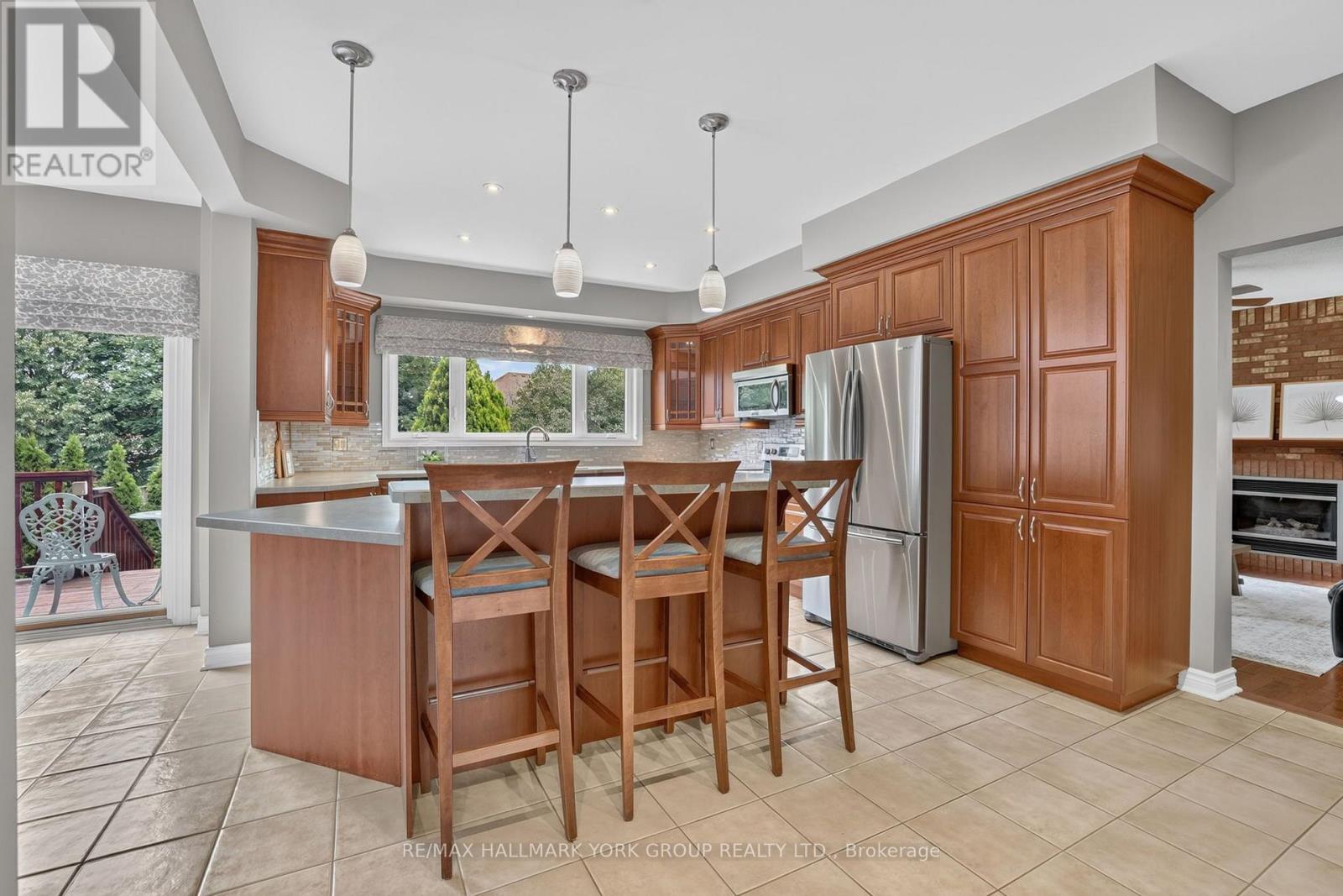669 KINGSMERE AVENUE - 4