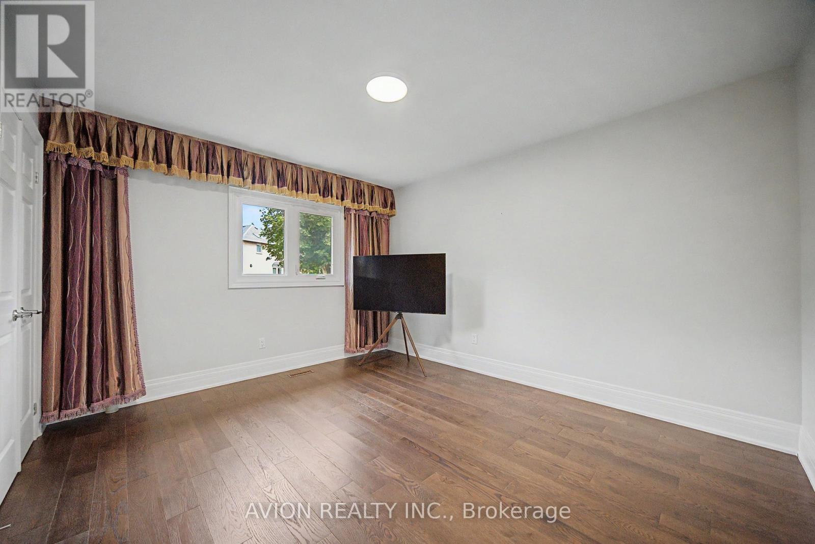 232 GREEN LANE - Image 38
