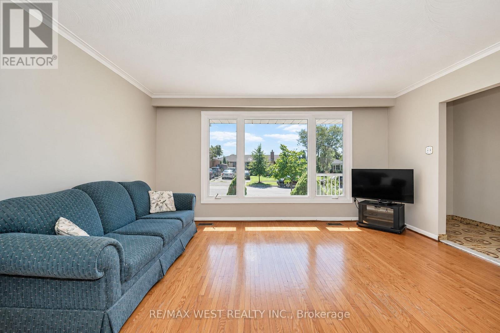 50 ROSKELL CRESCENT, Toronto (York University Heights) — photo 3