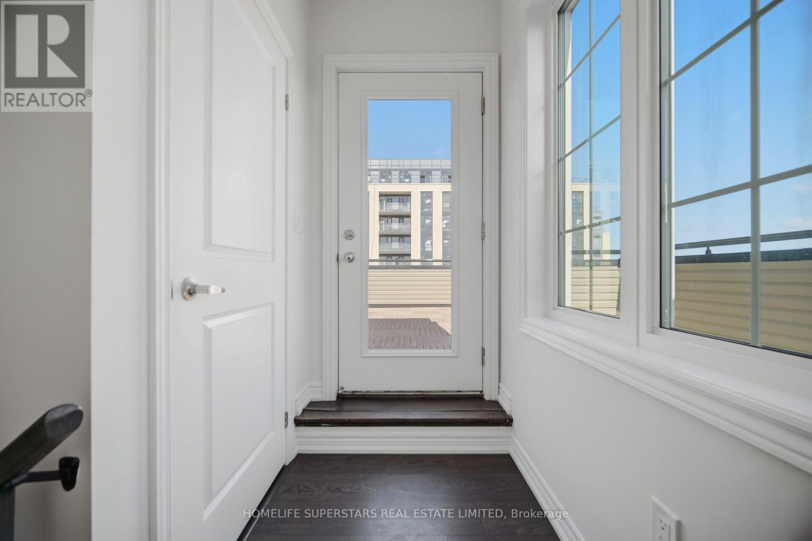 #7 2205 LILLYKIN STREET - 35