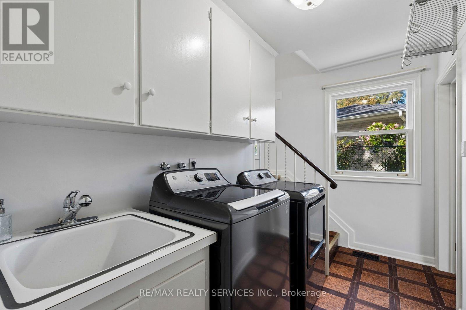 16 MALVERN COURT - 11