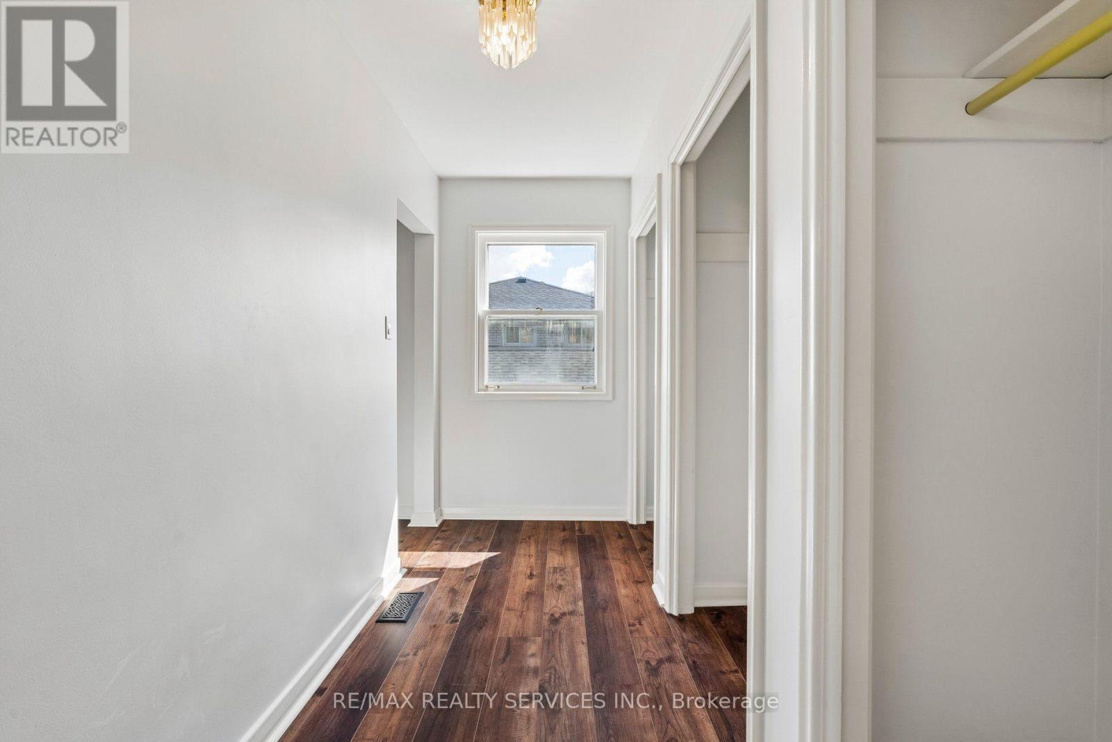 16 MALVERN COURT - 36