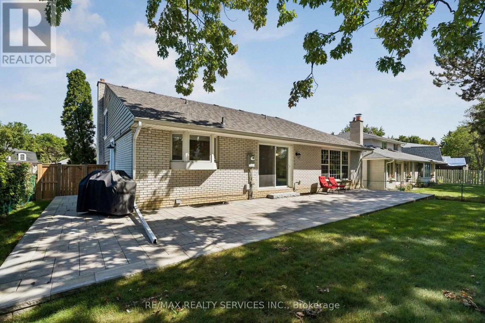 16 MALVERN COURT - 44
