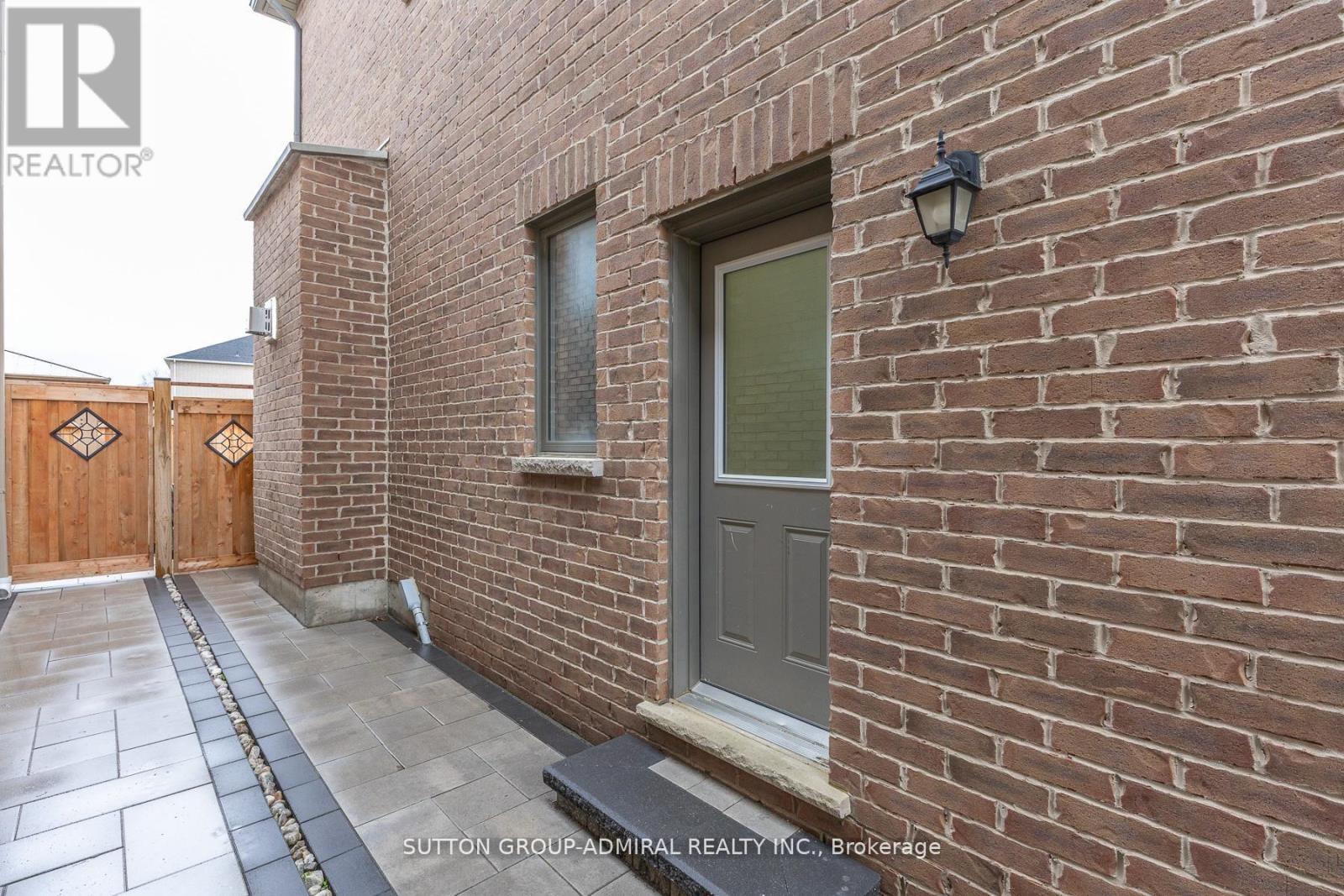 30 ALBERT SPENCER AVENUE - 44