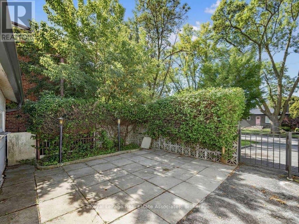 25 TREEVIEW DRIVE - 34