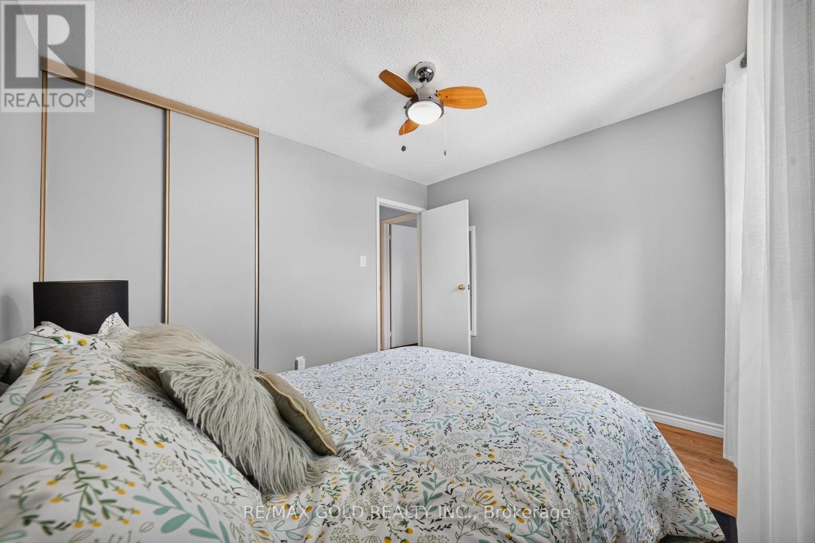 6 ROWE COURT - 34