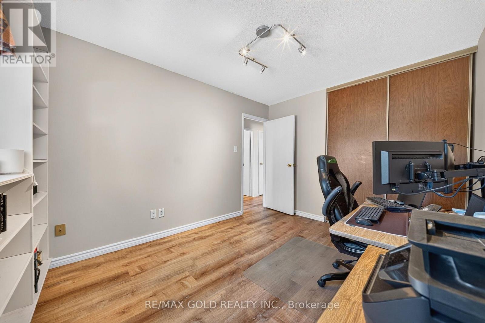 6 ROWE COURT - 36