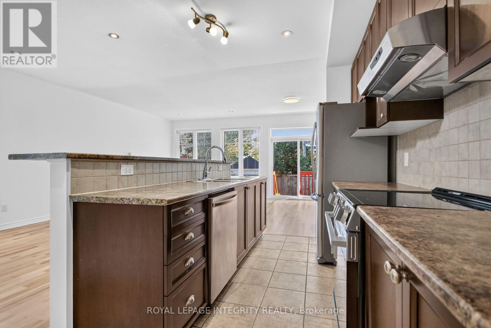 848 WHITE ALDER AVENUE photo 19